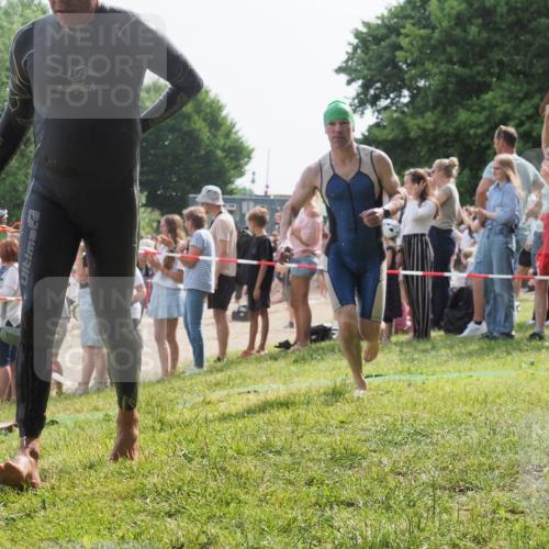 15.06.2025 - 27. Vierlanden-Triathlon KatJ http://msf.ph/oto/8006785 15.06.2025 10:05:44 Schwimmen 366, 378, 392, 401, 413, 442, 450 meine-sportfotos.de