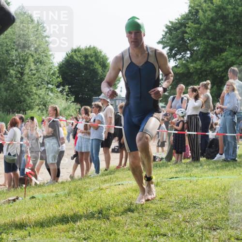 15.06.2025 - 27. Vierlanden-Triathlon KatJ http://msf.ph/oto/8006805 15.06.2025 10:05:45 Schwimmen 366, 378, 392, 401, 413, 442, 450 meine-sportfotos.de