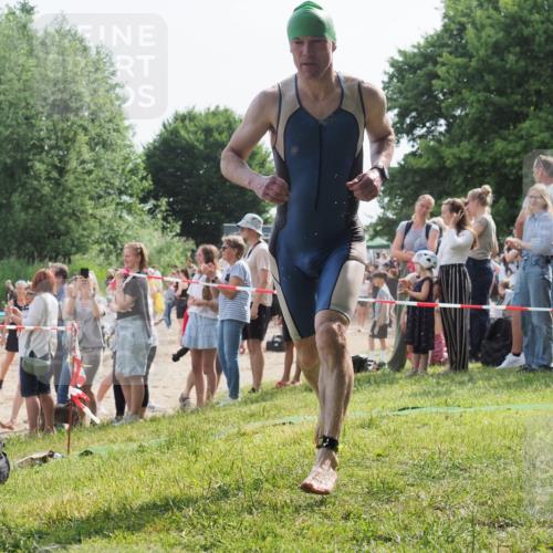 15.06.2025 - 27. Vierlanden-Triathlon KatJ http://msf.ph/oto/8006813 15.06.2025 10:05:45 Schwimmen 366, 378, 392, 401, 413, 442, 450 meine-sportfotos.de