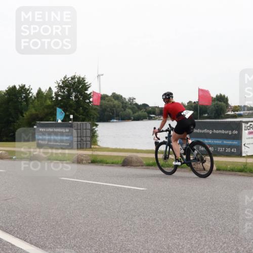 15.06.2025 - 27. Vierlanden-Triathlon H.Heesch http://msf.ph/oto/8006820 15.06.2025 10:40:46 Radfahren 253, 556 meine-sportfotos.de