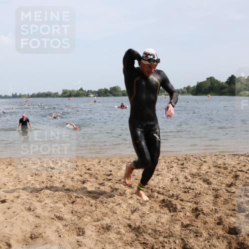 15.06.2025 - 27. Vierlanden-Triathlon Lena Gebhardt http://msf.ph/oto/8006848 15.06.2025 10:04:41 Schwimmen 389, 390, 404, 452 meine-sportfotos.de