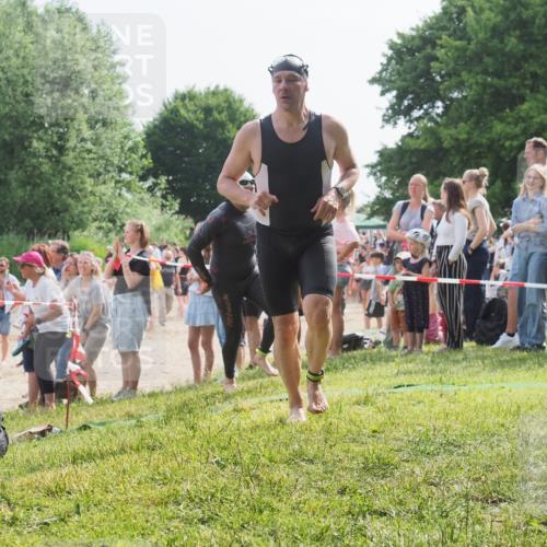 15.06.2025 - 27. Vierlanden-Triathlon KatJ http://msf.ph/oto/8006856 15.06.2025 10:05:48 Schwimmen 366, 392, 401, 413, 435, 442, 450 meine-sportfotos.de