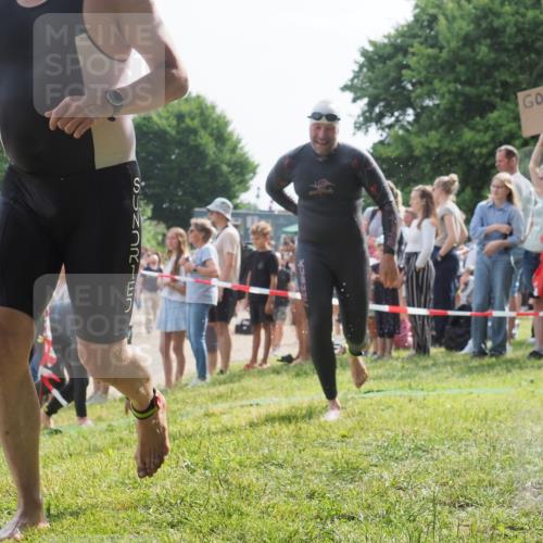 15.06.2025 - 27. Vierlanden-Triathlon KatJ http://msf.ph/oto/8006867 15.06.2025 10:05:50 Schwimmen 392, 401, 413, 435, 442, 450 meine-sportfotos.de