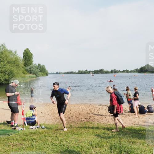 21.06.2025 - 27. Vierlanden-Triathlon MichiJ http://msf.ph/oto/8006884 15.06.2026 10:07:43 Schwimmen 371, 379, 468 meine-sportfotos.de