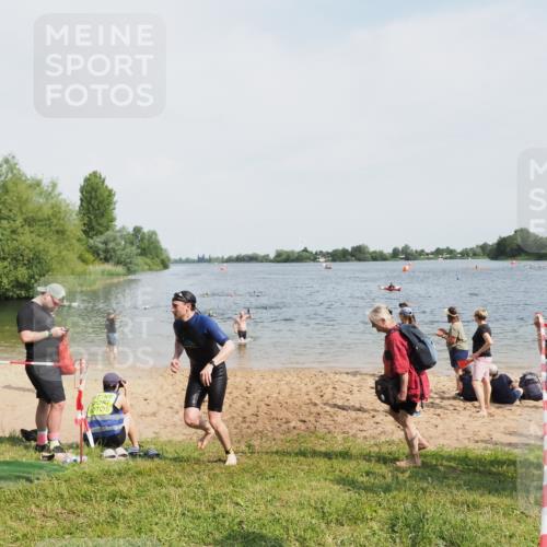 21.06.2025 - 27. Vierlanden-Triathlon MichiJ http://msf.ph/oto/8006900 15.06.2026 10:07:43 Schwimmen 371, 379, 468 meine-sportfotos.de