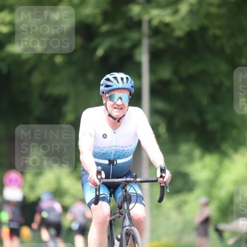 15.06.2025 - 7 Türme Triathlon Yannick Fuchs http://msf.ph/oto/8006907 15.06.2025 13:20:51 Radfahren 374, 387 meine-sportfotos.de