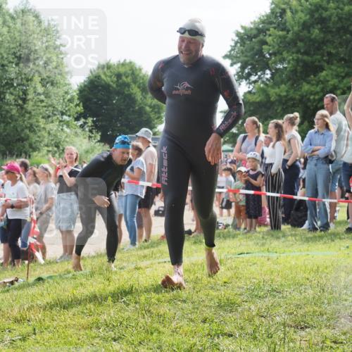 15.06.2025 - 27. Vierlanden-Triathlon KatJ http://msf.ph/oto/8006909 15.06.2025 10:05:50 Schwimmen 392, 401, 413, 435, 442, 450 meine-sportfotos.de