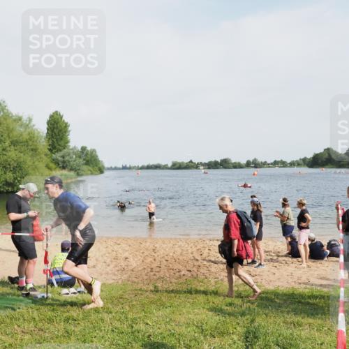 21.06.2025 - 27. Vierlanden-Triathlon MichiJ http://msf.ph/oto/8006916 15.06.2026 10:07:43 Schwimmen 371, 379, 468 meine-sportfotos.de
