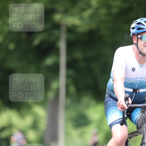 15.06.2025 - 7 Türme Triathlon Yannick Fuchs http://msf.ph/oto/8006919 15.06.2025 13:20:51 Radfahren 374, 387 meine-sportfotos.de