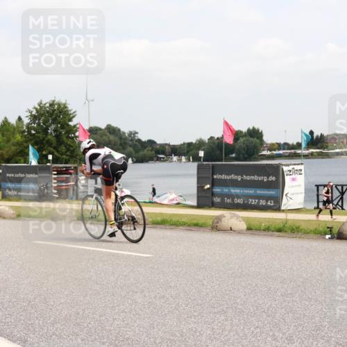 21.06.2025 - 27. Vierlanden-Triathlon H.Heesch http://msf.ph/oto/8006924 15.06.2025 12:07:02 Radfahren 719, 879, 929, 950 meine-sportfotos.de