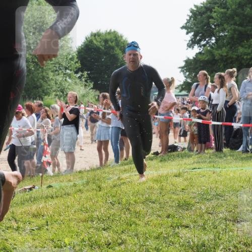 15.06.2025 - 27. Vierlanden-Triathlon KatJ http://msf.ph/oto/8006928 15.06.2025 10:05:52 Schwimmen 392, 401, 435, 442, 450, 458 meine-sportfotos.de