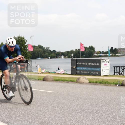 21.06.2025 - 27. Vierlanden-Triathlon H.Heesch http://msf.ph/oto/8006950 15.06.2025 12:07:17 Radfahren 749, 942 meine-sportfotos.de