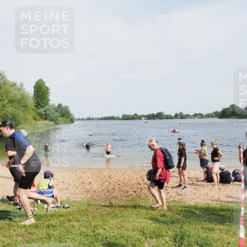 21.06.2025 - 27. Vierlanden-Triathlon MichiJ http://msf.ph/oto/8006951 15.06.2026 10:07:43 Schwimmen 371, 379, 468 meine-sportfotos.de