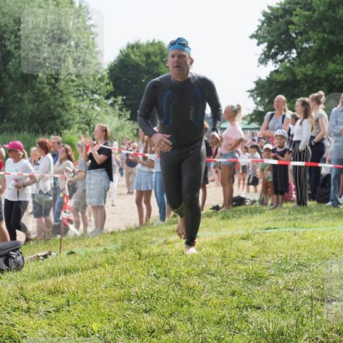 15.06.2025 - 27. Vierlanden-Triathlon KatJ http://msf.ph/oto/8006953 15.06.2025 10:05:52 Schwimmen 392, 401, 435, 442, 450, 458 meine-sportfotos.de
