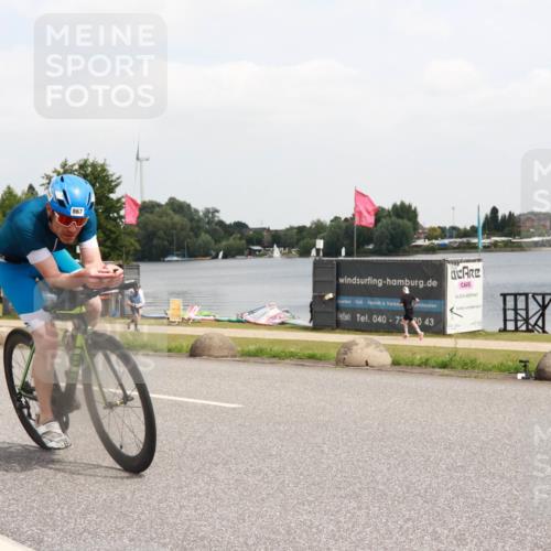 21.06.2025 - 27. Vierlanden-Triathlon H.Heesch http://msf.ph/oto/8006959 15.06.2025 12:07:20 Radfahren 749, 867, 869 meine-sportfotos.de