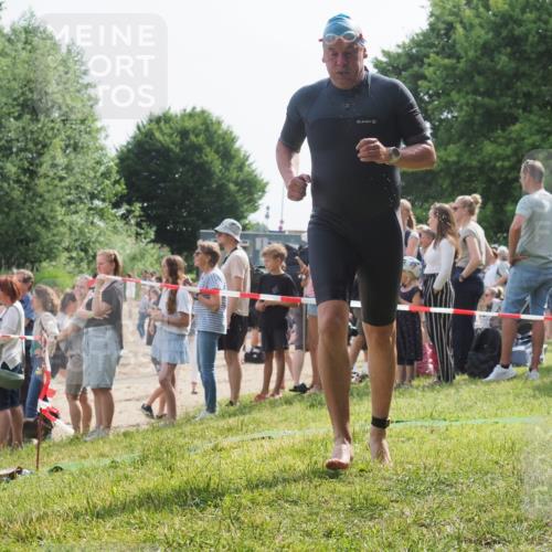 15.06.2025 - 27. Vierlanden-Triathlon KatJ http://msf.ph/oto/8006992 15.06.2025 10:05:55 Schwimmen 372, 392, 410, 435, 442, 450, 458 meine-sportfotos.de