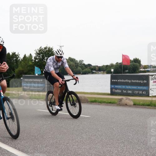 15.06.2025 - 27. Vierlanden-Triathlon H.Heesch http://msf.ph/oto/8006997 15.06.2025 10:41:17 Radfahren 114, 152, 187, 366, 426 meine-sportfotos.de