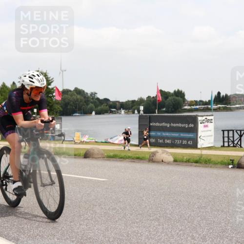 21.06.2025 - 27. Vierlanden-Triathlon H.Heesch http://msf.ph/oto/8007017 15.06.2025 12:07:29 Radfahren 228, 662, 732, 909, 1000, 1001, 1002, 1003 meine-sportfotos.de