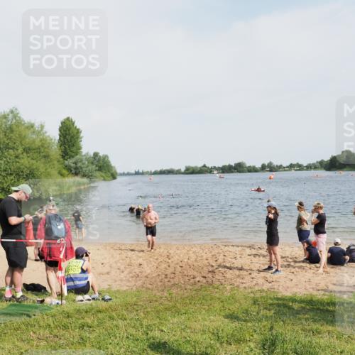 21.06.2025 - 27. Vierlanden-Triathlon MichiJ http://msf.ph/oto/8007024 15.06.2026 10:07:48 Schwimmen 371, 395, 407 meine-sportfotos.de