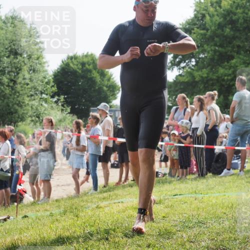 15.06.2025 - 27. Vierlanden-Triathlon KatJ http://msf.ph/oto/8007027 15.06.2025 10:05:56 Schwimmen 372, 392, 410, 435, 442, 450, 458 meine-sportfotos.de
