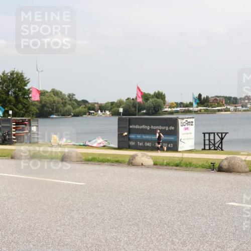 21.06.2025 - 27. Vierlanden-Triathlon H.Heesch http://msf.ph/oto/8007040 15.06.2025 11:59:58 Radfahren 891 meine-sportfotos.de