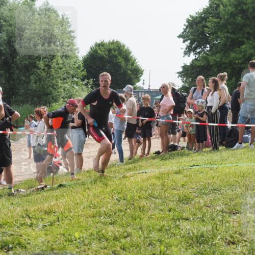 15.06.2025 - 27. Vierlanden-Triathlon KatJ http://msf.ph/oto/8007043 15.06.2025 10:05:59 Schwimmen 372, 410, 435, 442, 458 meine-sportfotos.de