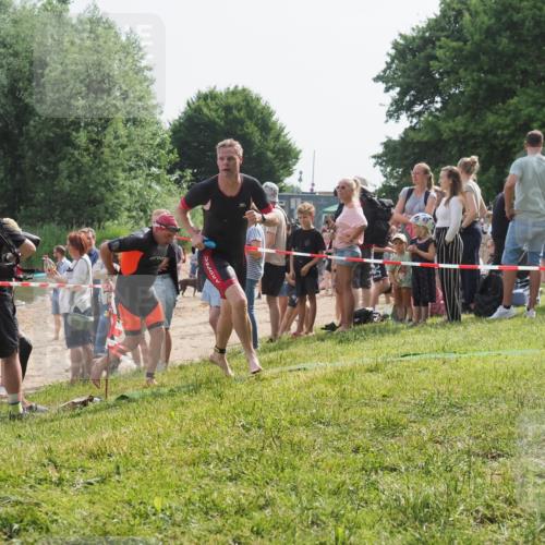 15.06.2025 - 27. Vierlanden-Triathlon KatJ http://msf.ph/oto/8007054 15.06.2025 10:05:59 Schwimmen 372, 410, 435, 442, 458 meine-sportfotos.de
