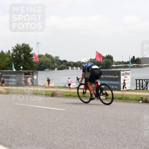 21.06.2025 - 27. Vierlanden-Triathlon H.Heesch http://msf.ph/oto/8007064 15.06.2025 12:07:53 Radfahren 881, 899, 908, 967, 980 meine-sportfotos.de