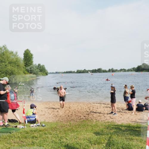 21.06.2025 - 27. Vierlanden-Triathlon MichiJ http://msf.ph/oto/8007065 15.06.2026 10:07:48 Schwimmen 371, 395, 407 meine-sportfotos.de