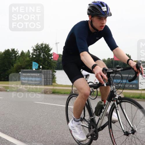 15.06.2025 - 27. Vierlanden-Triathlon H.Heesch http://msf.ph/oto/8007067 15.06.2025 10:41:32 Radfahren 198, 229, 351, 453 meine-sportfotos.de