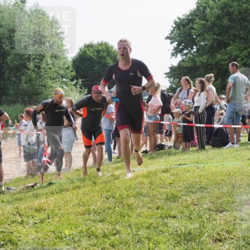 15.06.2025 - 27. Vierlanden-Triathlon KatJ http://msf.ph/oto/8007078 15.06.2025 10:06:00 Schwimmen 372, 410, 435, 442, 458 meine-sportfotos.de