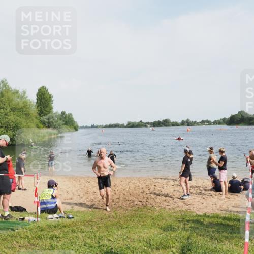 21.06.2025 - 27. Vierlanden-Triathlon MichiJ http://msf.ph/oto/8007081 15.06.2026 10:07:50 Schwimmen 371, 395, 407 meine-sportfotos.de