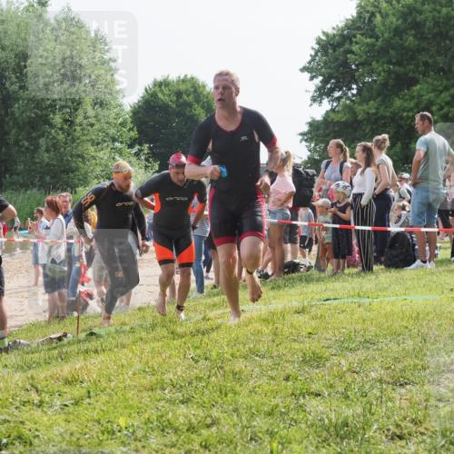 15.06.2025 - 27. Vierlanden-Triathlon KatJ http://msf.ph/oto/8007087 15.06.2025 10:06:00 Schwimmen 372, 410, 435, 442, 458 meine-sportfotos.de