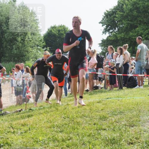 15.06.2025 - 27. Vierlanden-Triathlon KatJ http://msf.ph/oto/8007100 15.06.2025 10:06:00 Schwimmen 372, 410, 435, 442, 458 meine-sportfotos.de