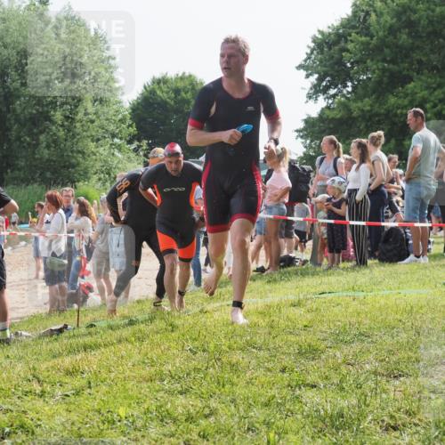 15.06.2025 - 27. Vierlanden-Triathlon KatJ http://msf.ph/oto/8007110 15.06.2025 10:06:00 Schwimmen 372, 410, 435, 442, 458 meine-sportfotos.de