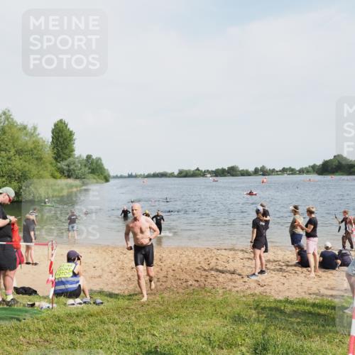 21.06.2025 - 27. Vierlanden-Triathlon MichiJ http://msf.ph/oto/8007124 15.06.2026 10:07:50 Schwimmen 371, 395, 407 meine-sportfotos.de