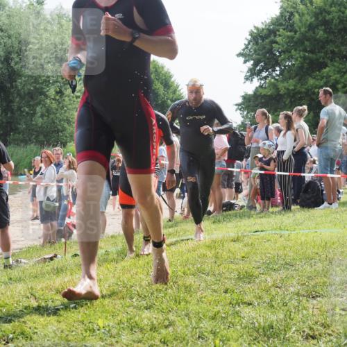 15.06.2025 - 27. Vierlanden-Triathlon KatJ http://msf.ph/oto/8007127 15.06.2025 10:06:01 Schwimmen 362, 372, 410, 435, 458 meine-sportfotos.de
