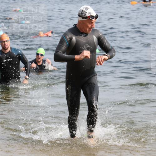 15.06.2025 - 27. Vierlanden-Triathlon Lena Gebhardt http://msf.ph/oto/8007132 15.06.2025 10:05:00 Schwimmen 389, 400, 412 meine-sportfotos.de