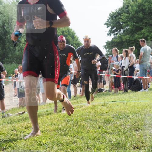 15.06.2025 - 27. Vierlanden-Triathlon KatJ http://msf.ph/oto/8007138 15.06.2025 10:06:01 Schwimmen 362, 372, 410, 435, 458 meine-sportfotos.de