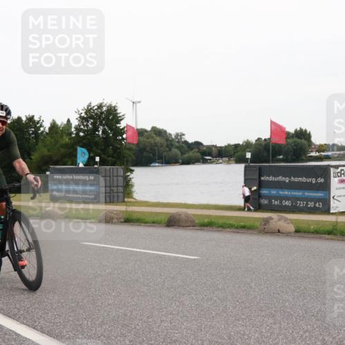 15.06.2025 - 27. Vierlanden-Triathlon H.Heesch http://msf.ph/oto/8007151 15.06.2025 10:41:39 Radfahren 106, 109, 127, 142, 198, 436 meine-sportfotos.de