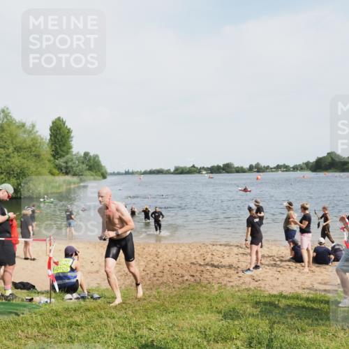 21.06.2025 - 27. Vierlanden-Triathlon MichiJ http://msf.ph/oto/8007153 15.06.2026 10:07:51 Schwimmen 371, 395, 407 meine-sportfotos.de