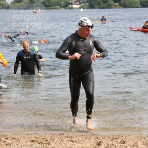 15.06.2025 - 27. Vierlanden-Triathlon Lena Gebhardt http://msf.ph/oto/8007157 15.06.2025 10:05:02 Schwimmen 400, 412, 422 meine-sportfotos.de
