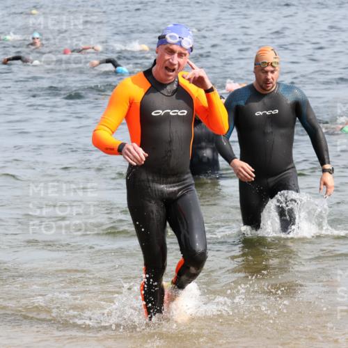 15.06.2025 - 27. Vierlanden-Triathlon Lena Gebhardt http://msf.ph/oto/8007203 15.06.2025 10:05:05 Schwimmen 364, 382, 384, 412, 422 meine-sportfotos.de