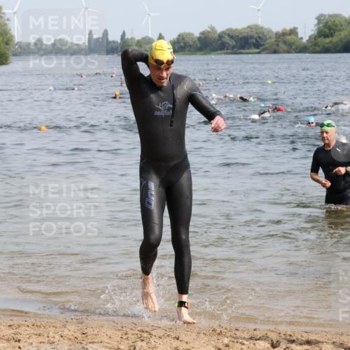 15.06.2025 - 27. Vierlanden-Triathlon Lena Gebhardt http://msf.ph/oto/8007210 15.06.2025 10:05:07 Schwimmen 364, 382, 384, 412, 422 meine-sportfotos.de