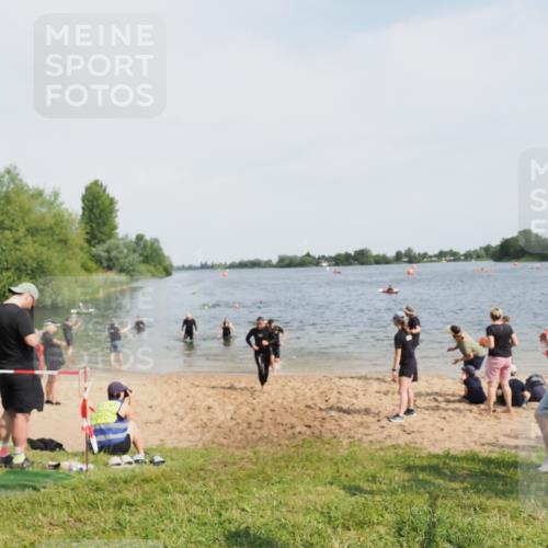 21.06.2025 - 27. Vierlanden-Triathlon MichiJ http://msf.ph/oto/8007213 15.06.2026 10:07:54 Schwimmen 371, 395, 407 meine-sportfotos.de