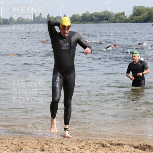 15.06.2025 - 27. Vierlanden-Triathlon Lena Gebhardt http://msf.ph/oto/8007216 15.06.2025 10:05:07 Schwimmen 364, 382, 384, 412, 422 meine-sportfotos.de