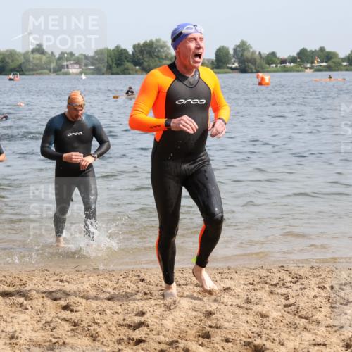 15.06.2025 - 27. Vierlanden-Triathlon Lena Gebhardt http://msf.ph/oto/8007221 15.06.2025 10:05:08 Schwimmen 364, 382, 384, 412, 422 meine-sportfotos.de