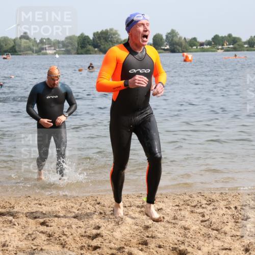 15.06.2025 - 27. Vierlanden-Triathlon Lena Gebhardt http://msf.ph/oto/8007227 15.06.2025 10:05:08 Schwimmen 364, 382, 384, 412, 422 meine-sportfotos.de
