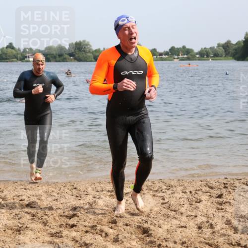 15.06.2025 - 27. Vierlanden-Triathlon Lena Gebhardt http://msf.ph/oto/8007230 15.06.2025 10:05:09 Schwimmen 364, 382, 384, 412, 422 meine-sportfotos.de