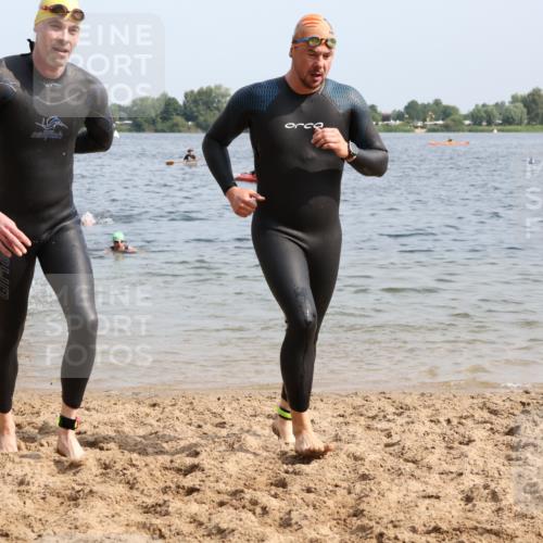 15.06.2025 - 27. Vierlanden-Triathlon Lena Gebhardt http://msf.ph/oto/8007255 15.06.2025 10:05:11 Schwimmen 364, 382, 384, 393, 402, 412, 422 meine-sportfotos.de